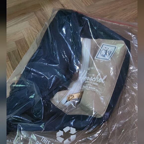 Herschel Pop Quiz Hip Pack (Navy/Cream) - Picture 4 of 4